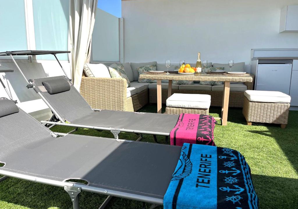 Alcala Apartment | Ático Dio Vista Dúplex con Terraza Soleada y Vistas al Mar