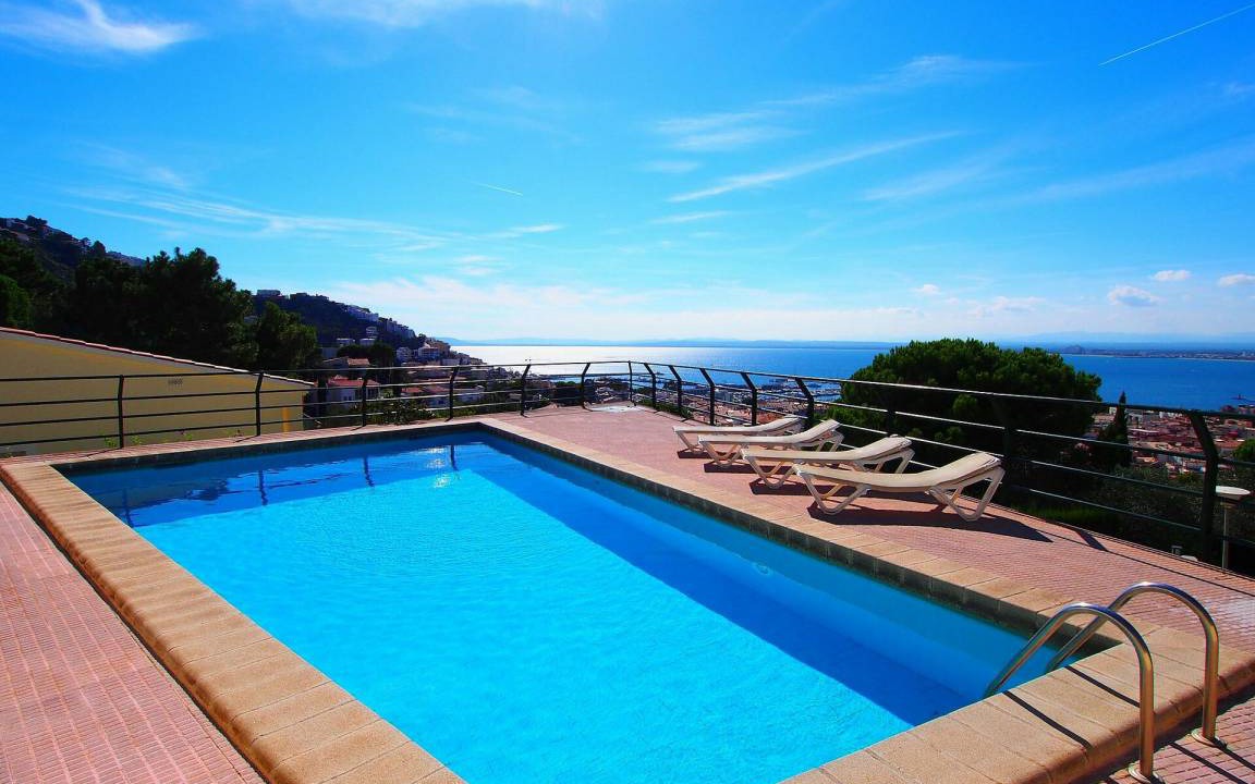 Roses Town Center Apartment | 120 m² Apartment ∙ 3 bedrooms ∙ 6 guests