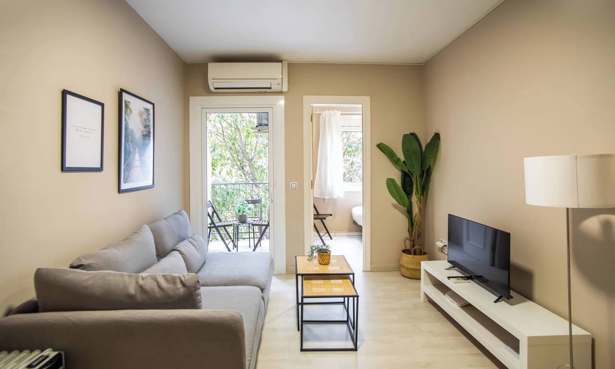 Collblanc y La Torrassa Apartment | 12TOGO1035 - Spacious Apartment near Camp Nou!