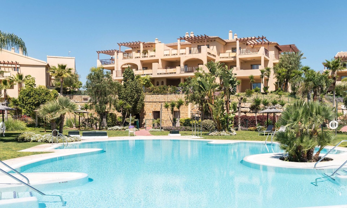 New Golden Mile Apartment | 2BR Apartment with Sea Views in Benahavis