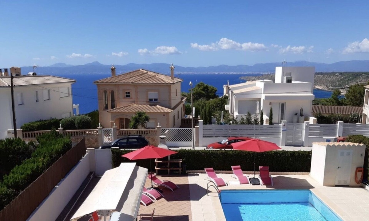 Badia Gran House | 3-bedroom villa with large private pool in quiet residential area and sea views