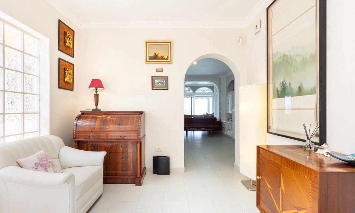Las Cuevas House | 4 bedroom house with pool, garden and beautiful views of the valley and the sea.