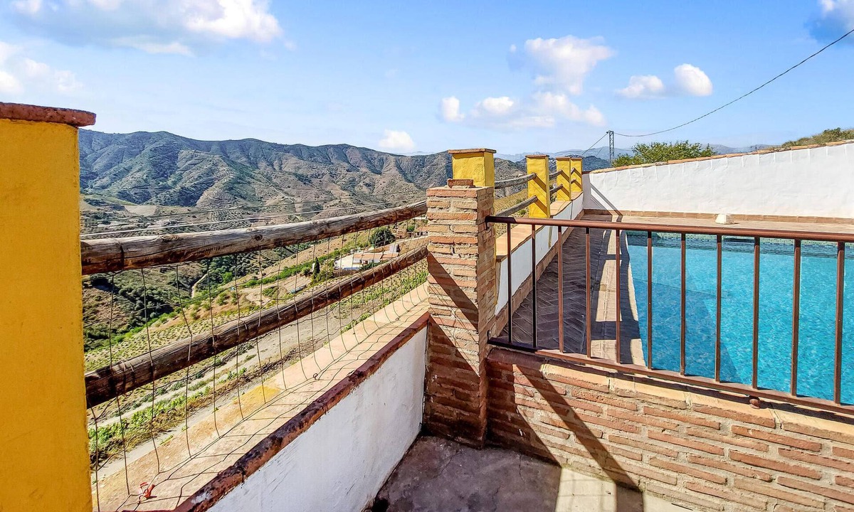 El Borge House | 6 bedroom accommodation in Almáchar