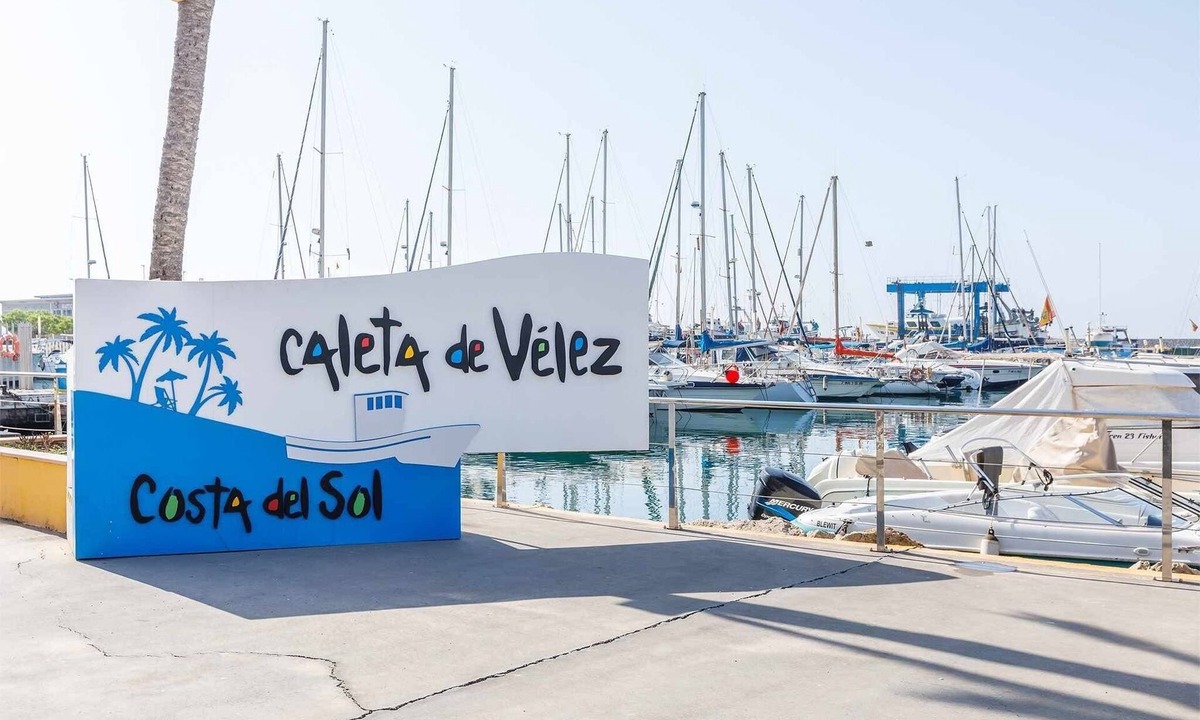Caleta de Velez Apartment | A&n Seaport 1b