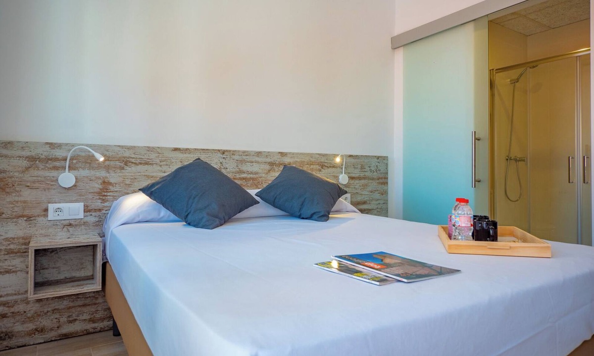 Roses Town Center Hostel | Agi Gloria Rooms 306 Hostel for rent in Roses Girona.