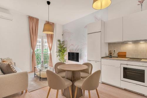 San Felipe Neri Apartment | Alta stylish & old town by ELE Apartments