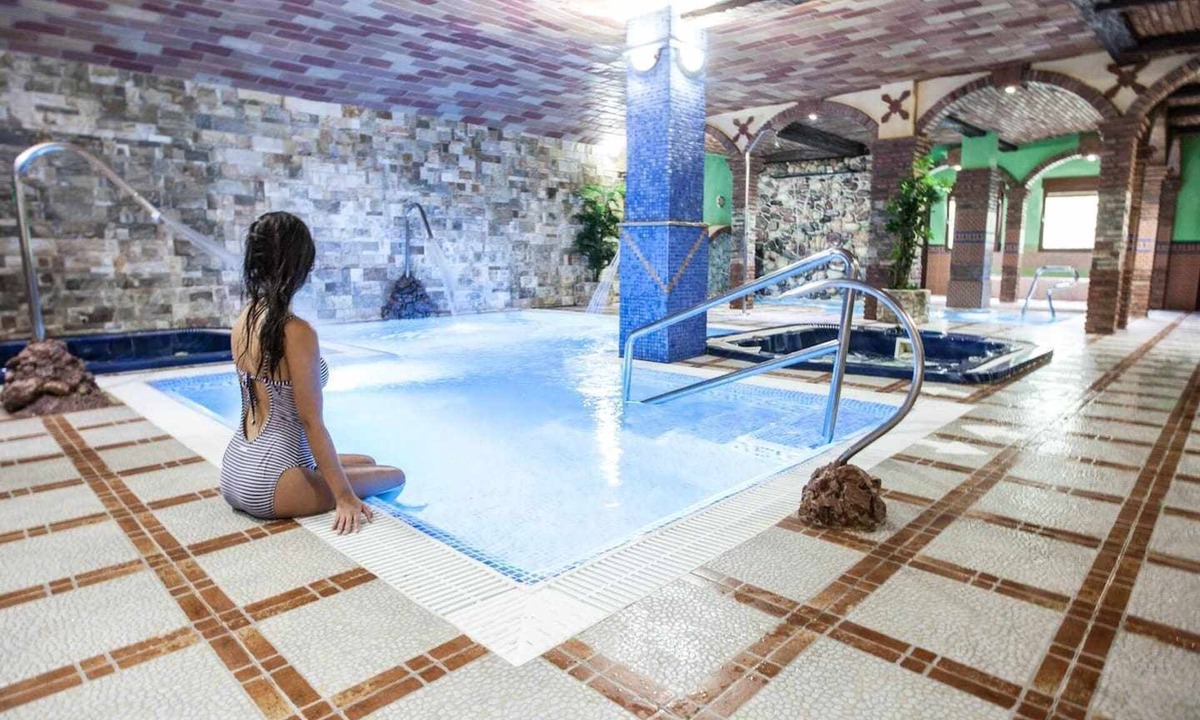 Mecina Bombaron Apartment | Altillo rural lodging for 2 people with spa and pool