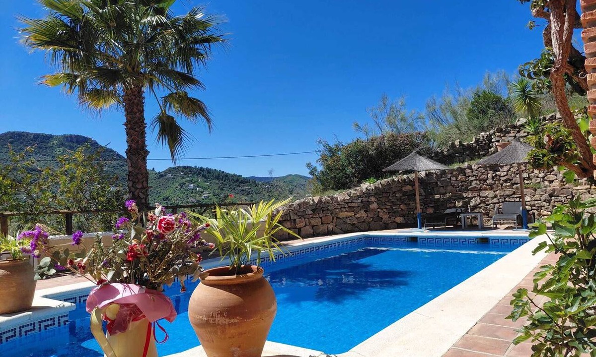 Comares Villa | Amazing private villa, pool, 4 bedrooms 3 bathrooms, views, wifi, pizza oven