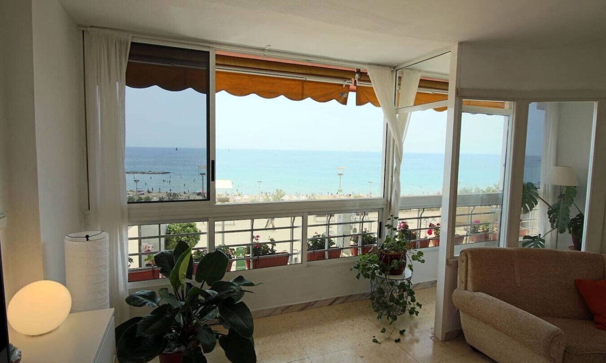 Raval Roig Apartment | Apartamento vista mar en primera línea de playa