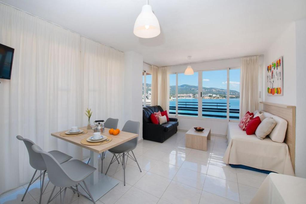 Palmanova Apartment | Apartamentos Calablanca