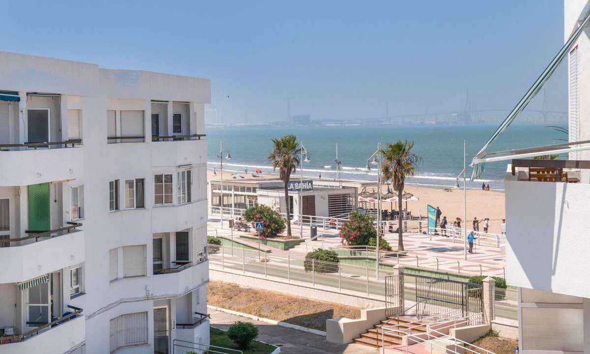 Valdelagrana Apartment | Apartment 'Valdelagrana Primera' with Sea View, Wi-Fi, and Air Conditioning