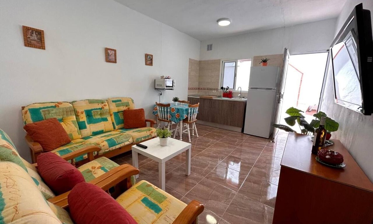 Alojera Apartment | Apartment 'Alquilaencanarias Plaza De Alojera' with Wi-Fi