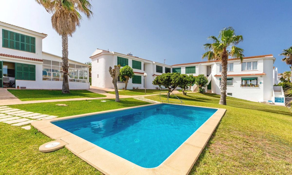 Cala en Forcat Apartment | Apartment 'De Playa En Ciutadella' with Shared Pool, Shared Garden and Wi-Fi