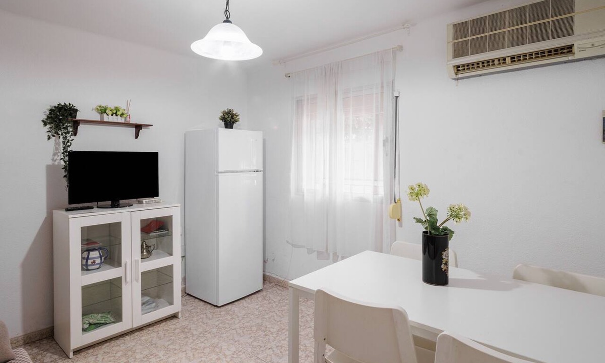 Leon XIII-Los Naranjos Apartment | Apartment 'Flat Near Macarena Basilica' with Wi-Fi and Air Conditioning