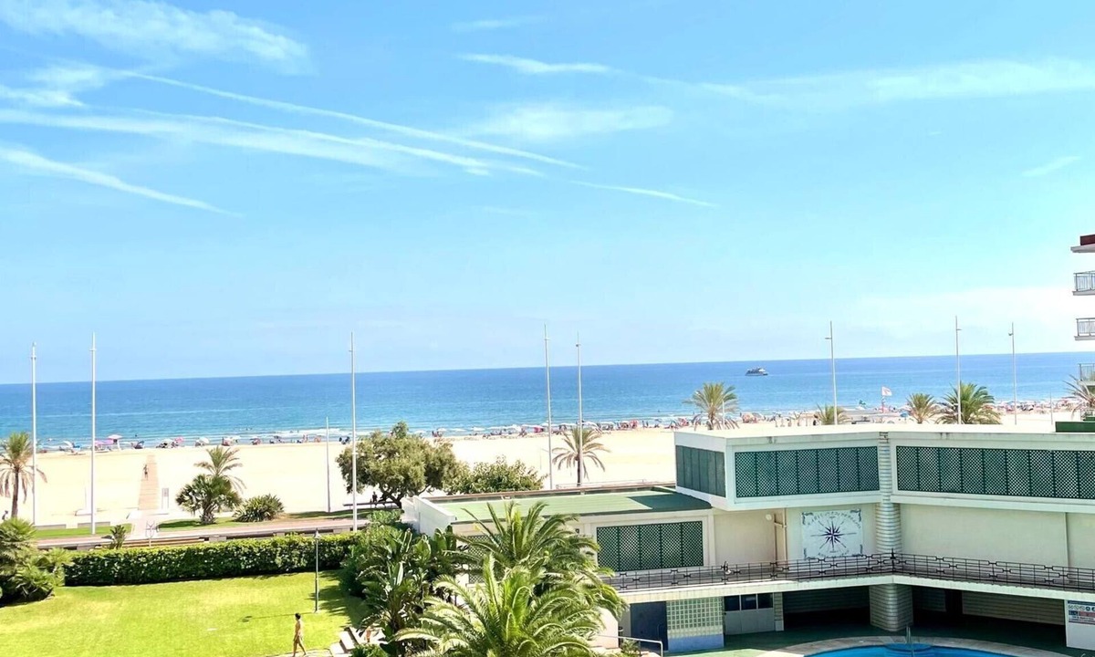 Grau i Platja Apartment | Apartment 'Gandia Tropicana Suite' with Sea Views, Wi-Fi and Air Conditioning