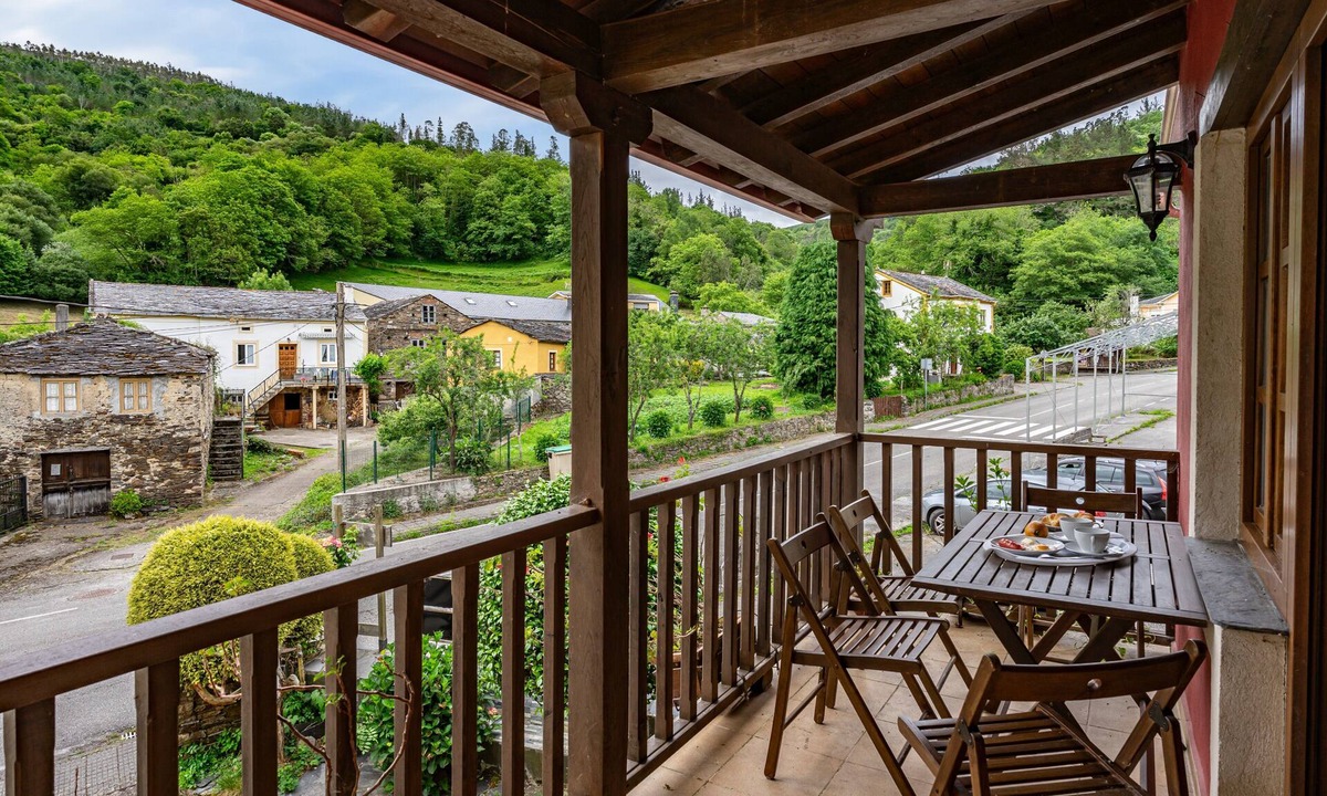Boal Apartment | Apartment 'Mira' with Mountain View, Private Terrace and Wi-Fi