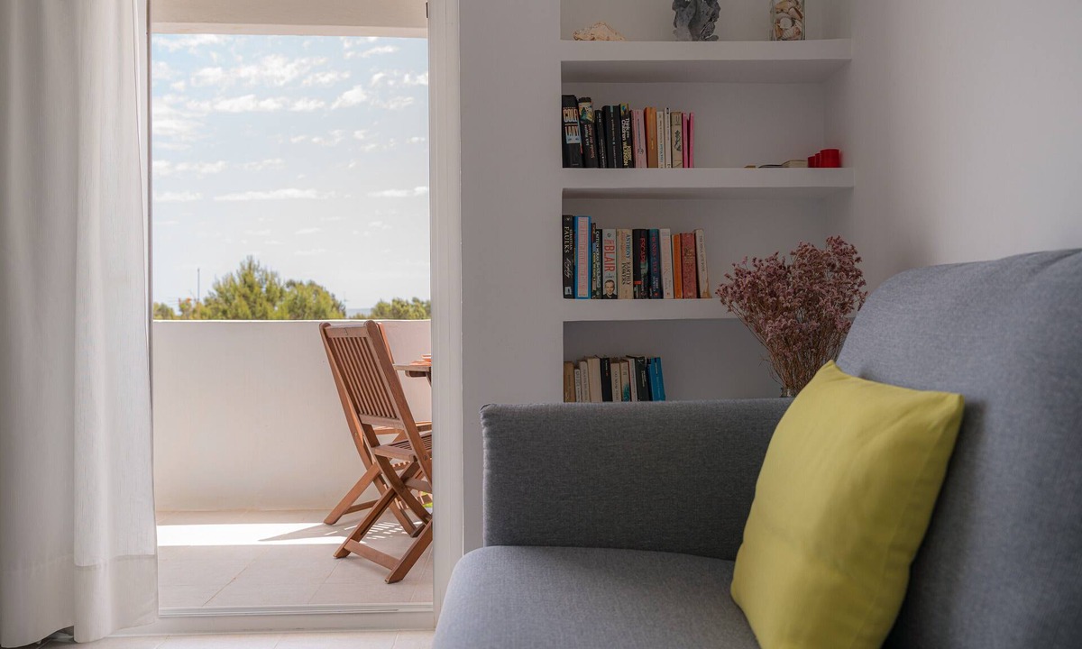 Es Pujols Apartment | Apartment 'Mirada I' with Open Views, Wi-Fi, and Air Conditioning