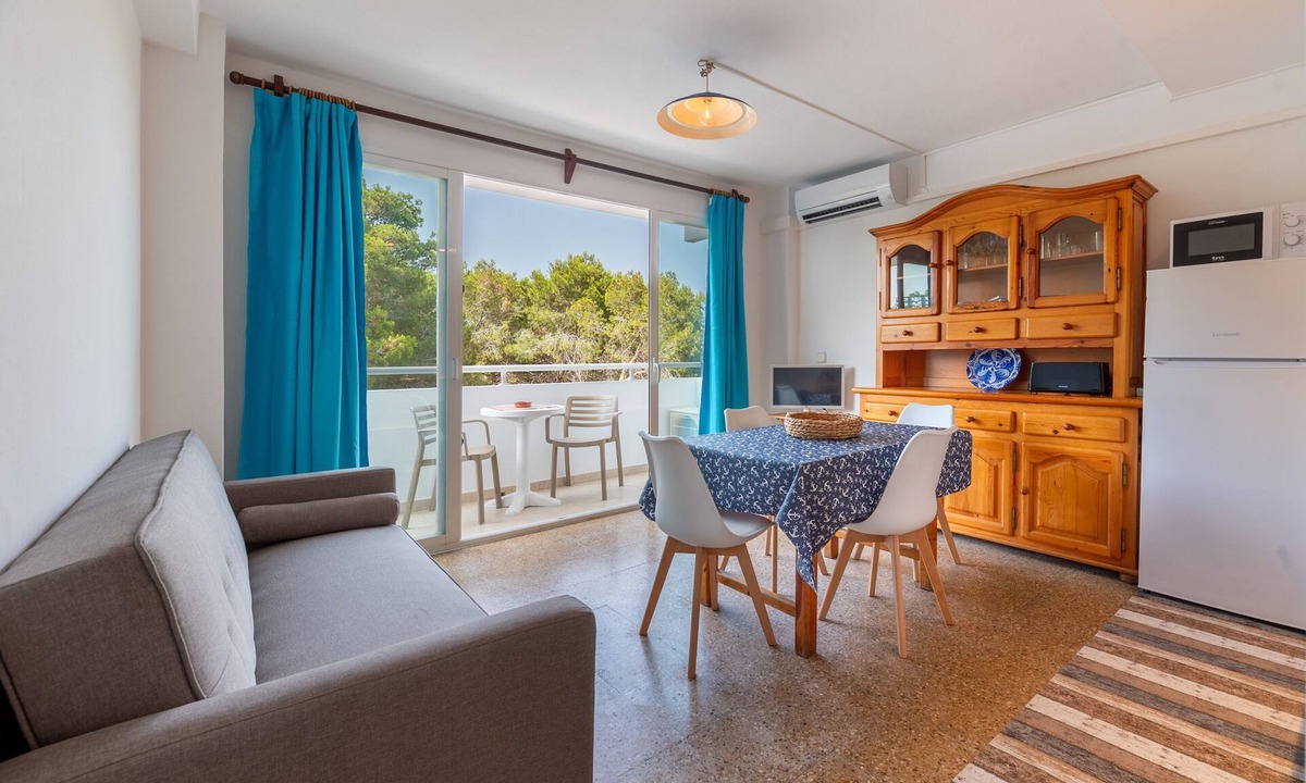 Es Pujols Apartment | Apartment 'Pujols 16' with Balcony and Air Conditioning