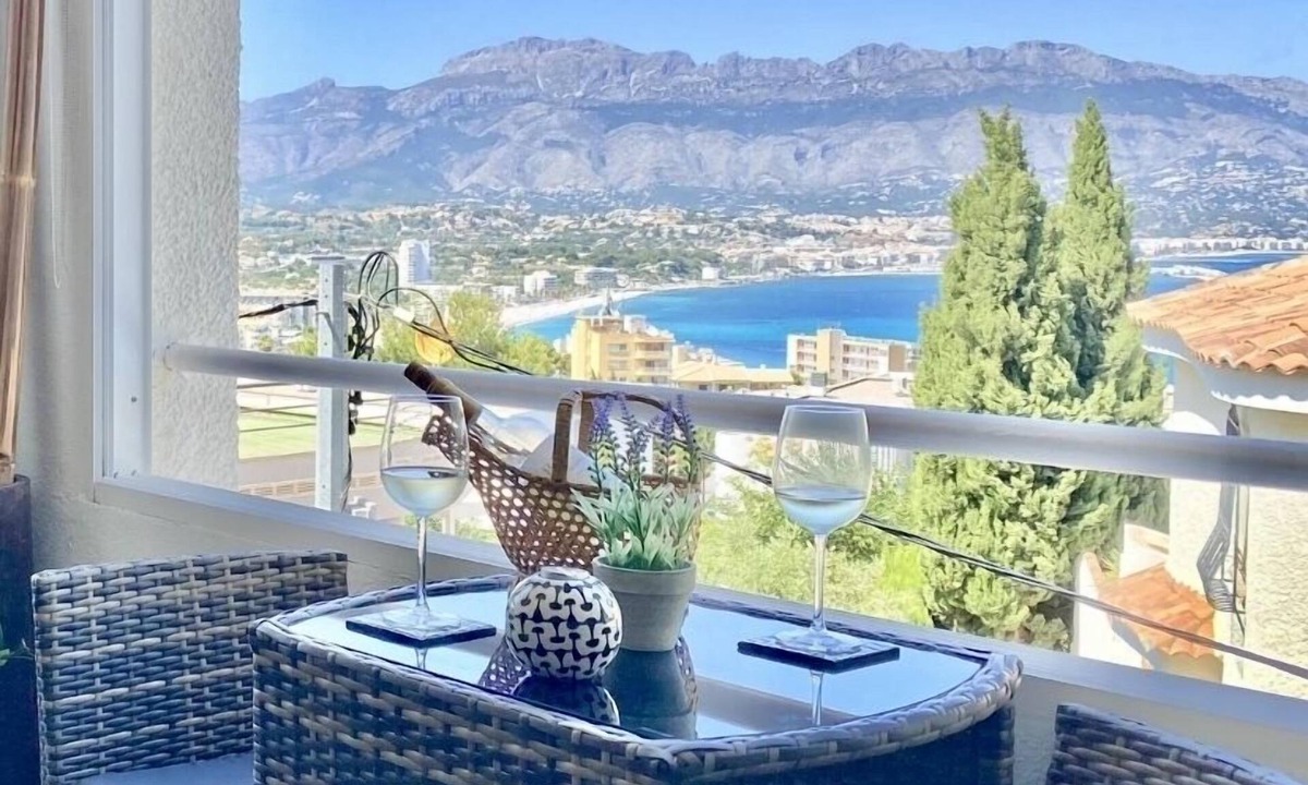 El Albir Apartment | Apartment Sierra Albir. Beautiful sea views. Swimming pool. Air conditioning.