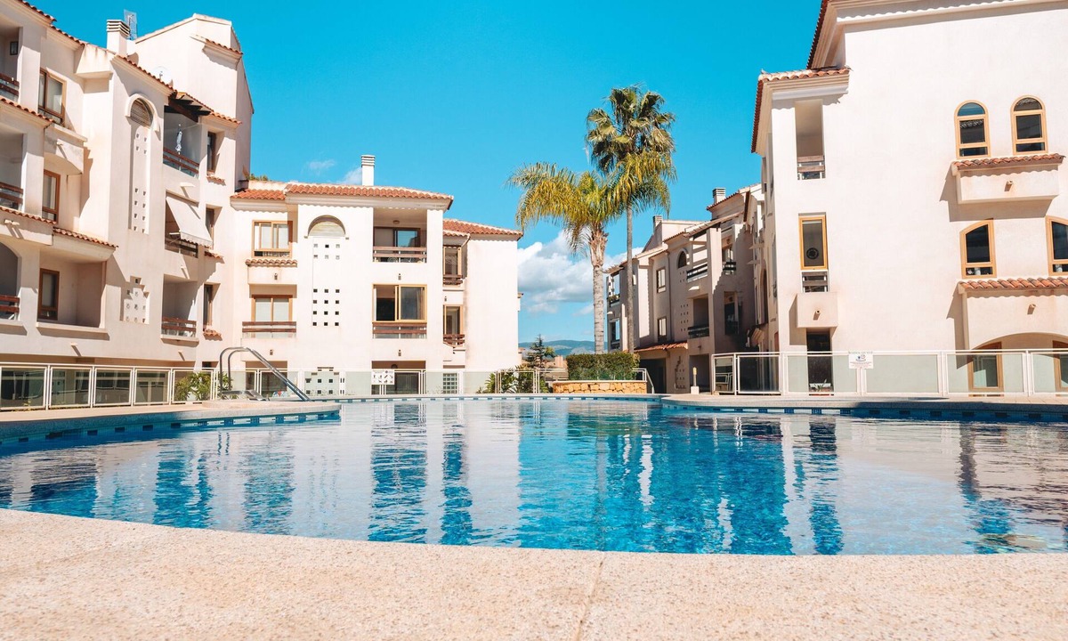 El Albir Apartment | Apartment 'Tu Descanso' with Shared Pool, Wi-Fi and Air Conditioning