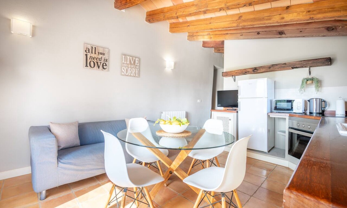 Establiments Apartment | Apartment 'Vista Montaña' with Mountain View, Shared Pool and Wi-Fi