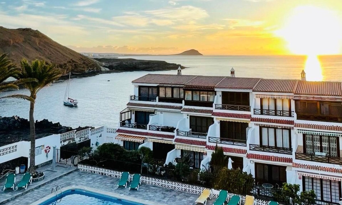 Arona Apartment | Apartment with Beautiful Ocean View, Pool, Garden, Terrace & Wi-Fi