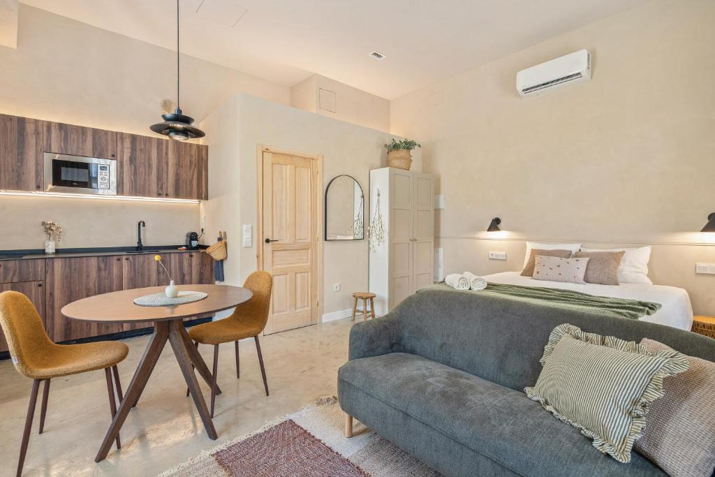 Cruz de Humilladero Apartment | Arango Apartments