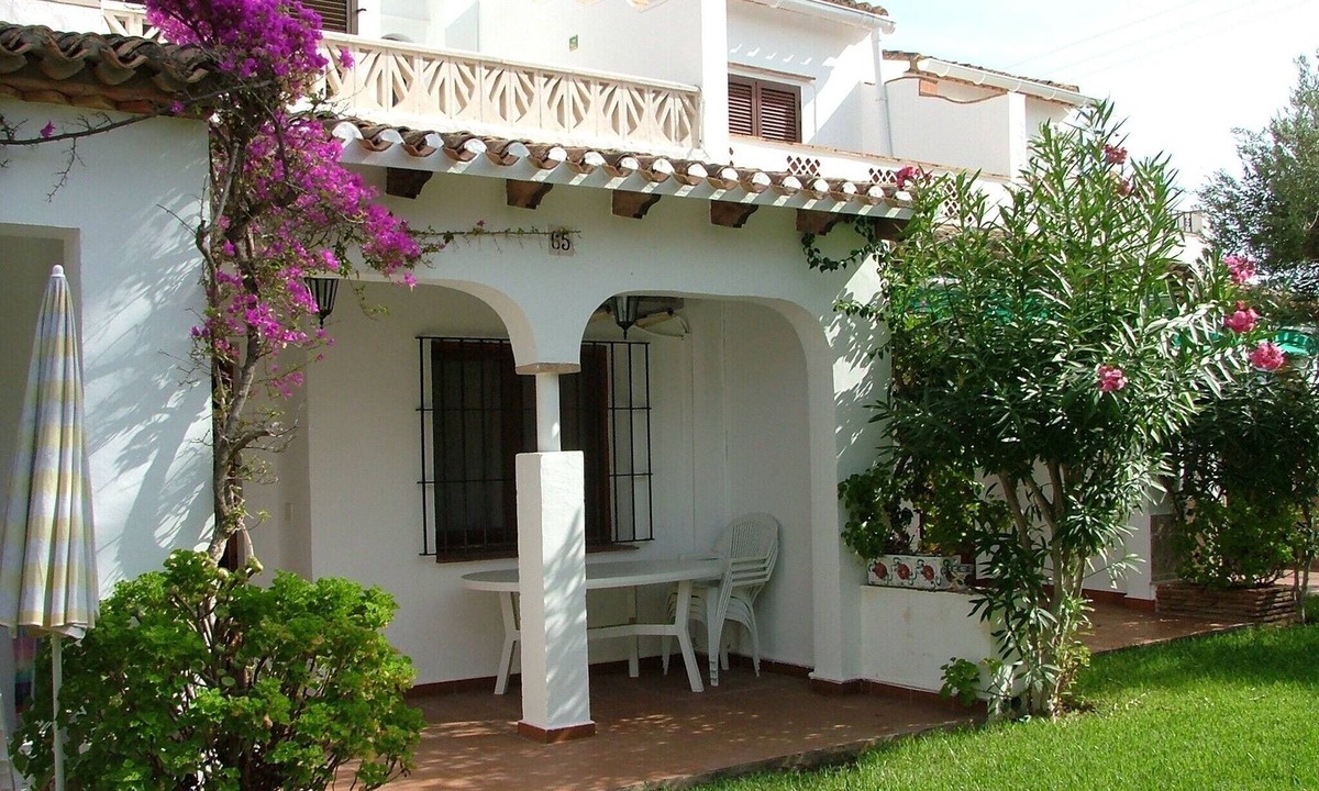 Denia House | Attractive 2 bedroom house, gardens, pool, beach 2 mins, Las Marinas, Denia