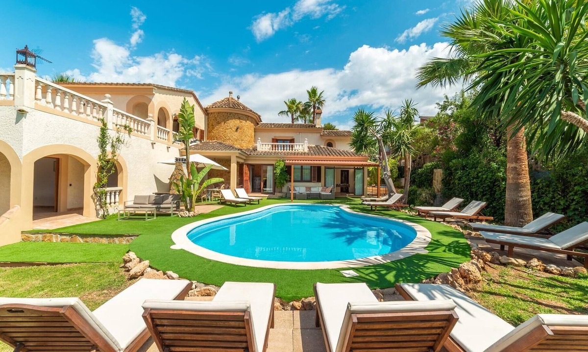 Marratxi House | Awesome home in Palma with private swimming pool, can be inside or outside
