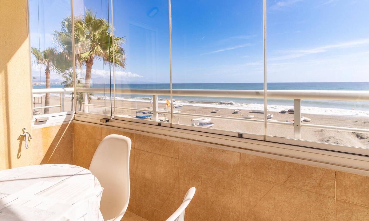 San Luis de Sabinillas Apartment | Beach front apartment
