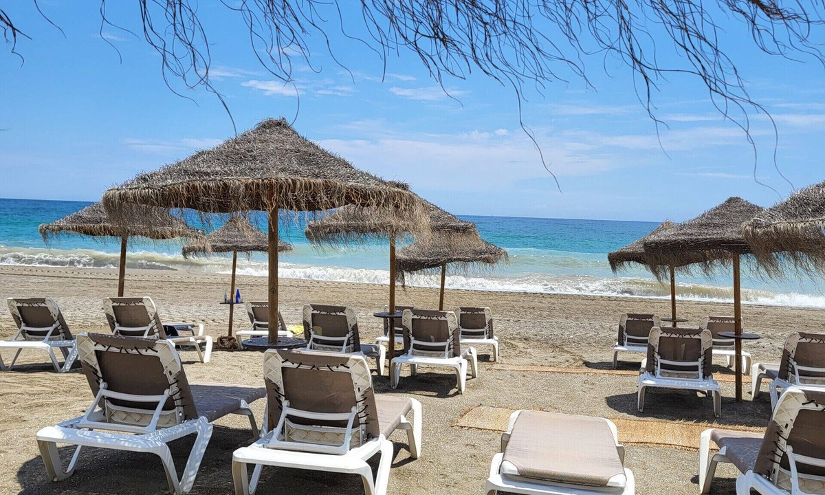 San Luis de Sabinillas Apartment | Beachfront 3 Bed Apt San Luis De Sabinillas