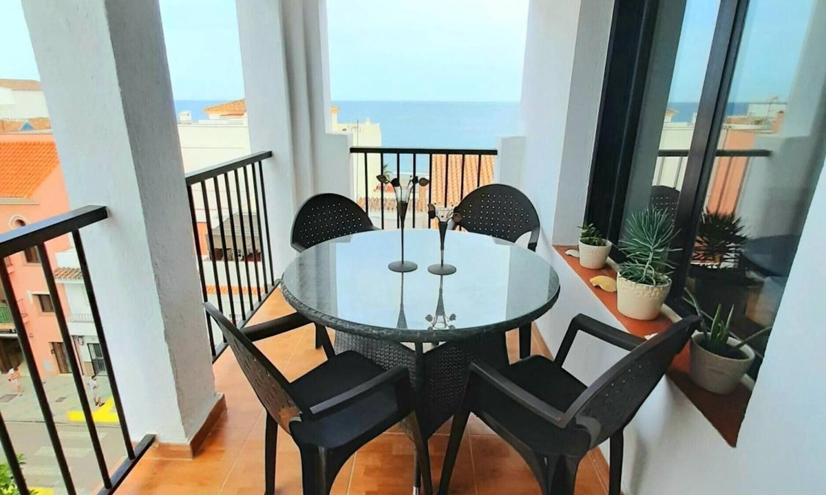 San Luis de Sabinillas Apartment | Beachfront penthouse 3 double bedrooms, 2 bathrooms