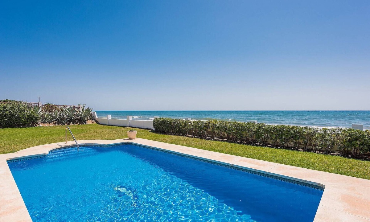 Urbanizacion Marbessa Villa | Beachfront Villa for 7 with Pool