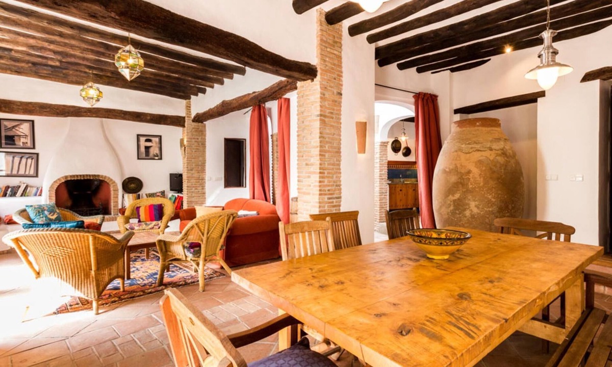 Pinos del Valle Villa | Beautiful Andalusian House with barbecue pool