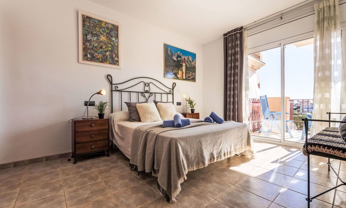 Alcanar Apartment | Beautiful apartment for 4 people with WIFI, pool, A/C, TV and balcony