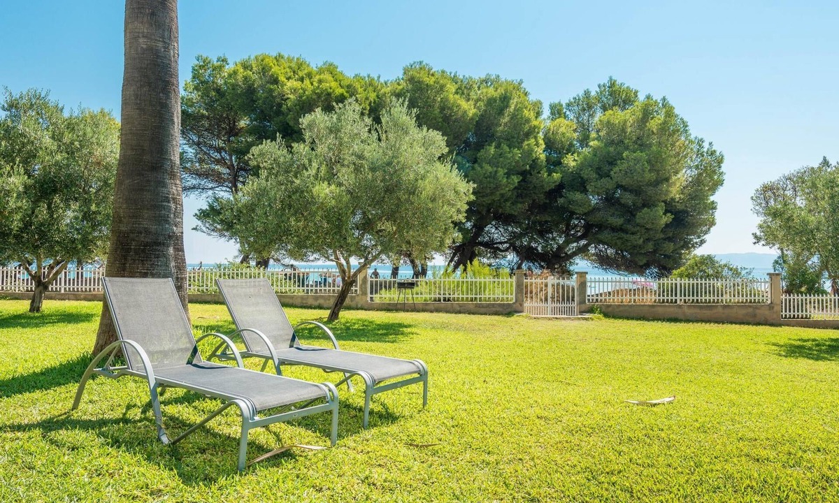 Alcudia Apartment | Block 3 Apartment 3 with direct access to the beach in Alcudia.