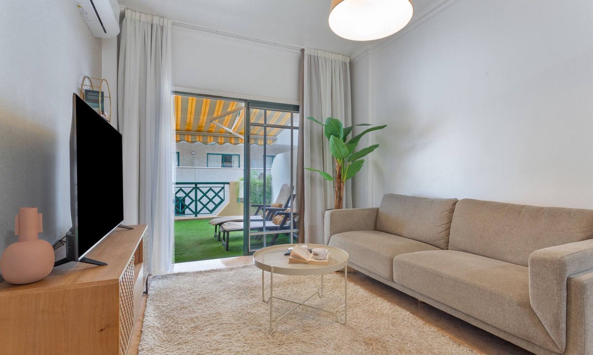 Puerto de la Cruz Apartment | Bright Apartment with Terrace at Playa Jardín
