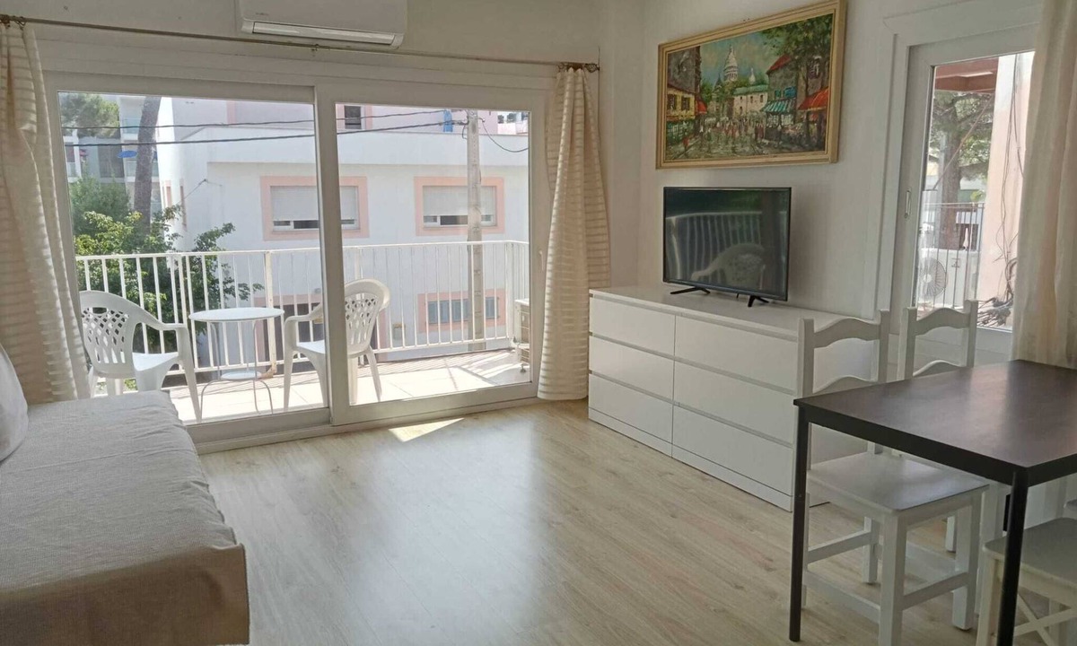 Cala Bona Apartment | Bright Seaside Apartment in Cala Millor | Beach Nearby