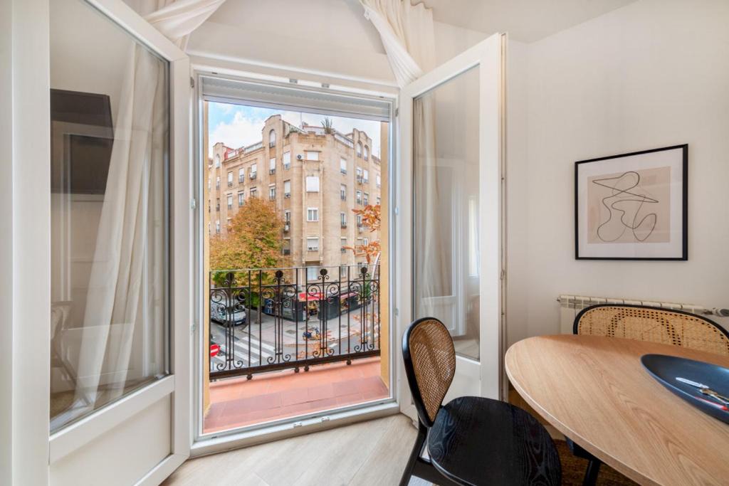 Chamberi Apartment | Bright stylish 1BD apt with 3 balconies-Chamberí