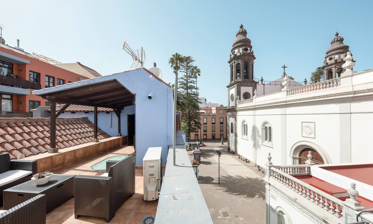 Historical Center Apartment | Building of old construction "La Vicaria" in a Superb Location in La Laguna with Terrace & WiFi
