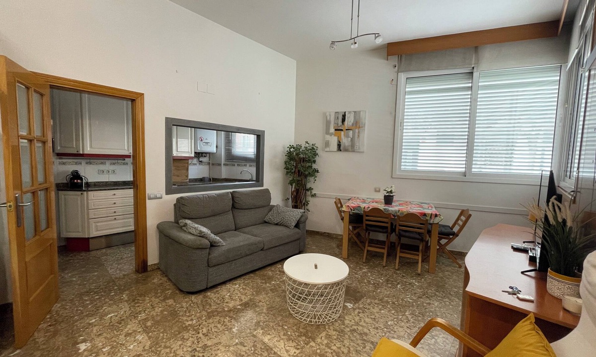 Badalona House | Ca la Luna (Ideal to enjoy the tranquility) 5 min from downtown.