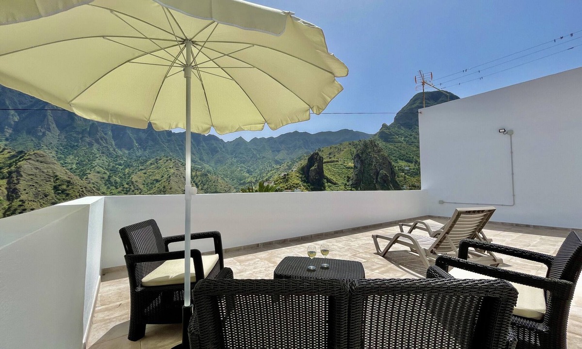 Hermigua Ski Chalet | Ca' Yaya - Big House w/Terraces + Rooftop & Views