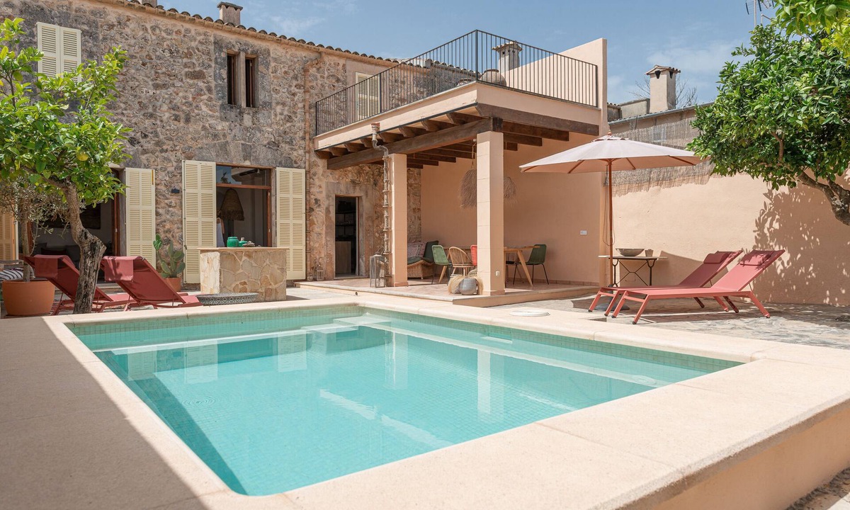 Santa Margalida Villa | CAN RESPIRA - Fabulous town house with private pool. Free WIFI