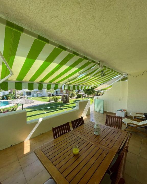 El Portil Apartment | Casa adosada con porche, piscina y pista de pádel, junto al campo de golf