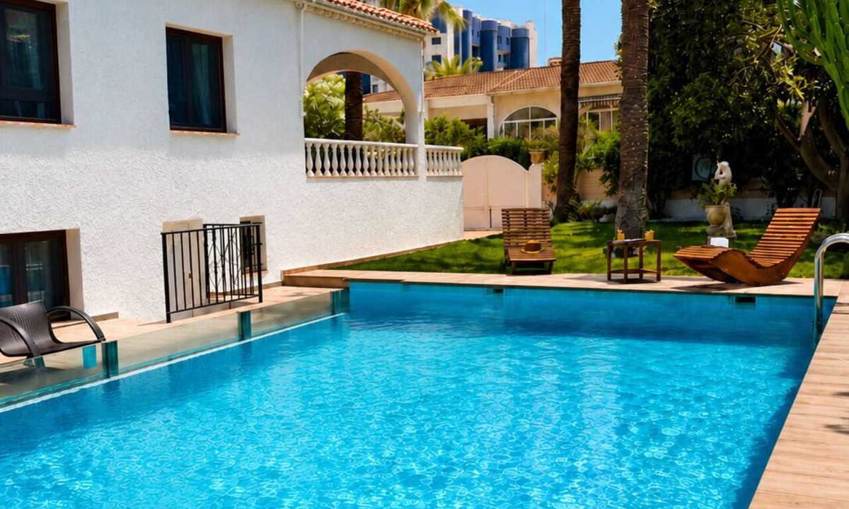 Punta Prima House | Casa Cala Piteras/Punta Prima –Private Pool Villa near the Sea