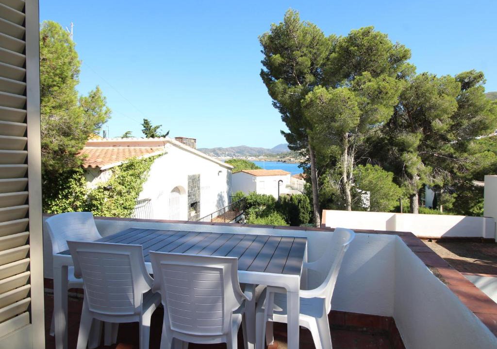 Llanca Villa | Casa con Jardín a 100m de la Playa de la Farella, Wifi y Garaje Privado - ES-228-175