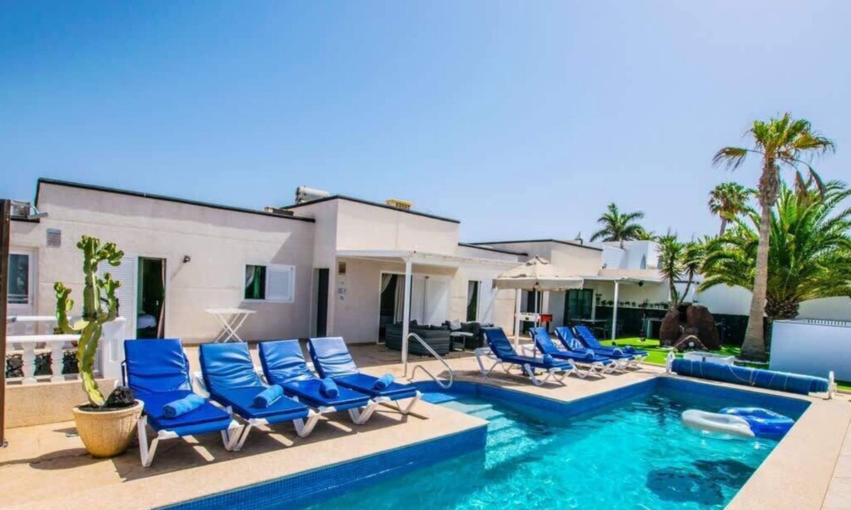 Playa Blanca Villa | Casa Flamingo - Family Villa by Villas Now