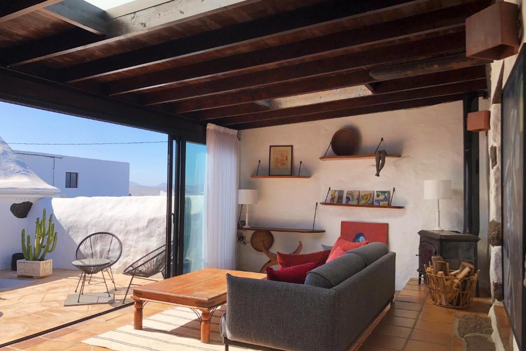 Teguise House | Casa Lupe. Art-inspired courtyard house in Teguise
