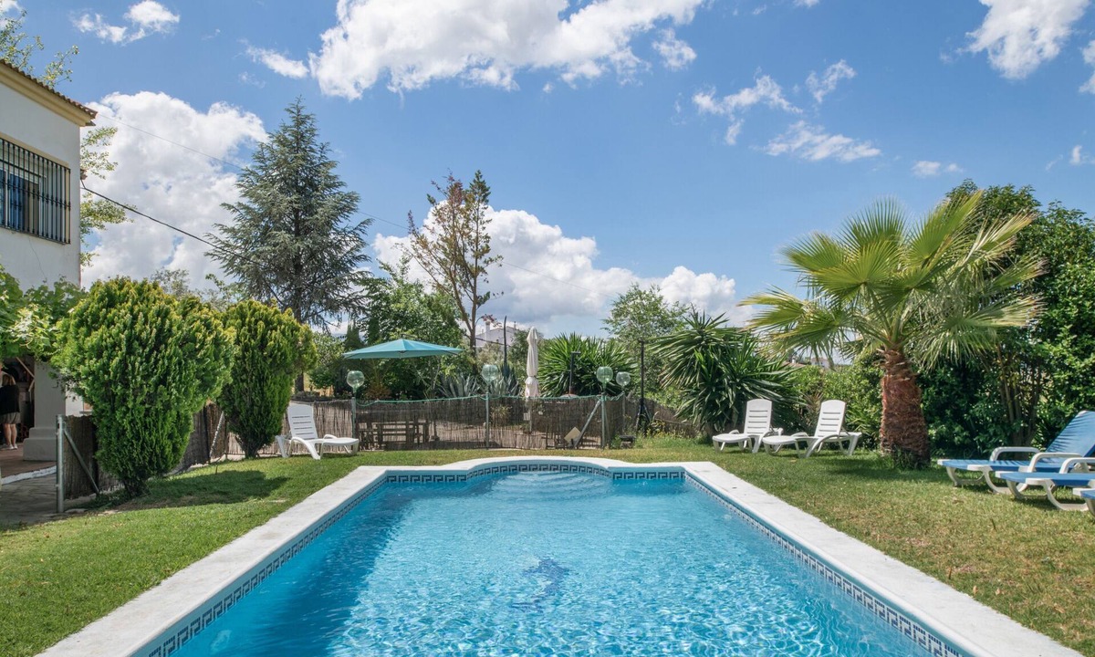 Arriate House | Casa Rural Cantarrana: spacious rural house with pool, Wi-Fi, air conditioning, idyllic setting