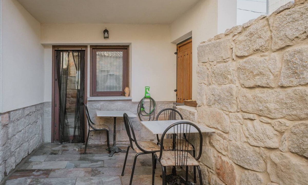La Serrada House | Casa Rural La Zarzosa - Sierra de Gredos, Mountain Views & Private Garden